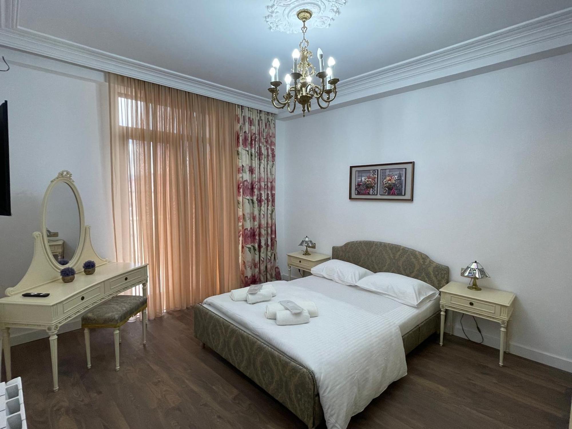 Picasso Apartment Kutaisi Exterior foto