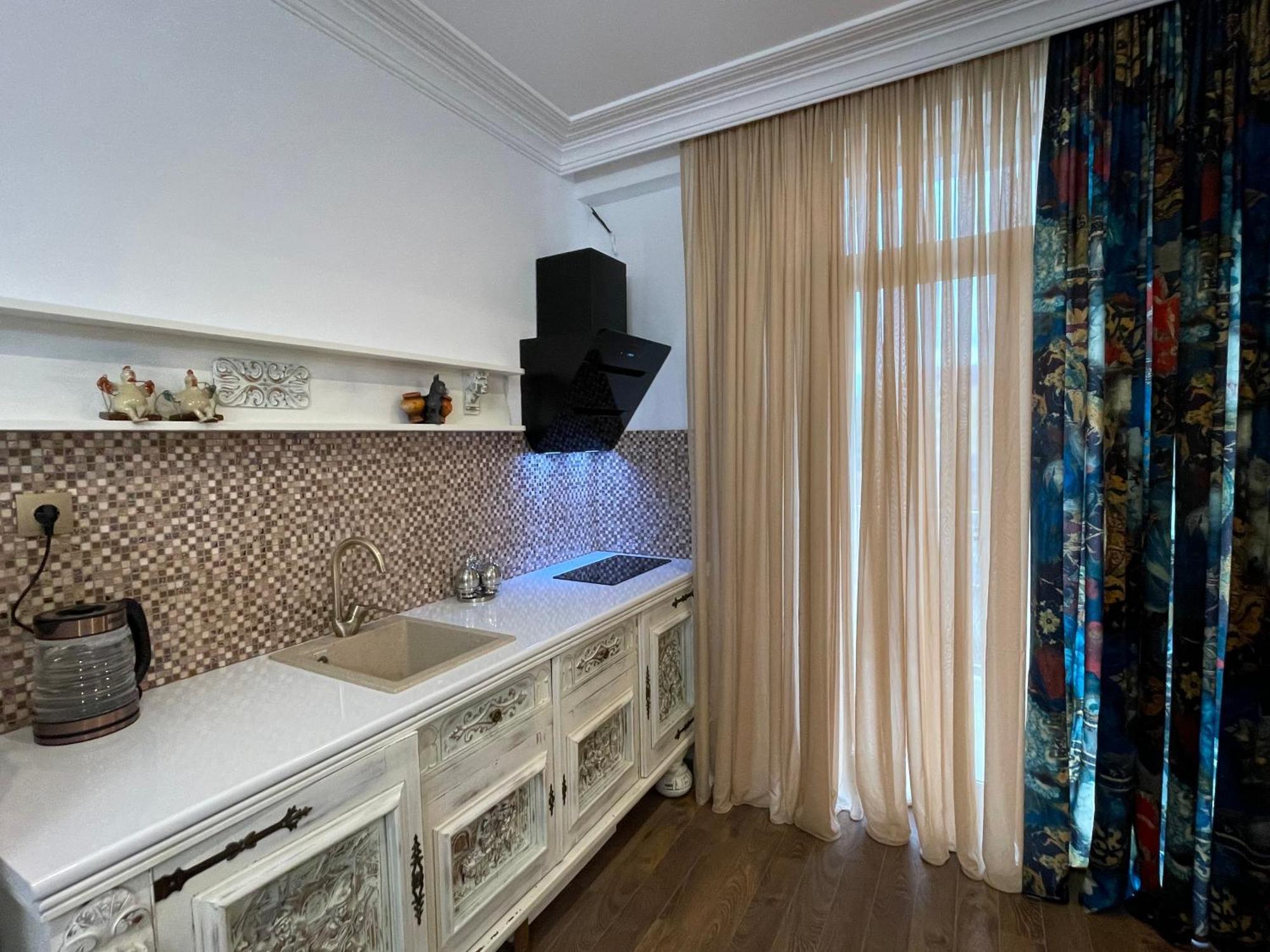 Picasso Apartment Kutaisi Exterior foto